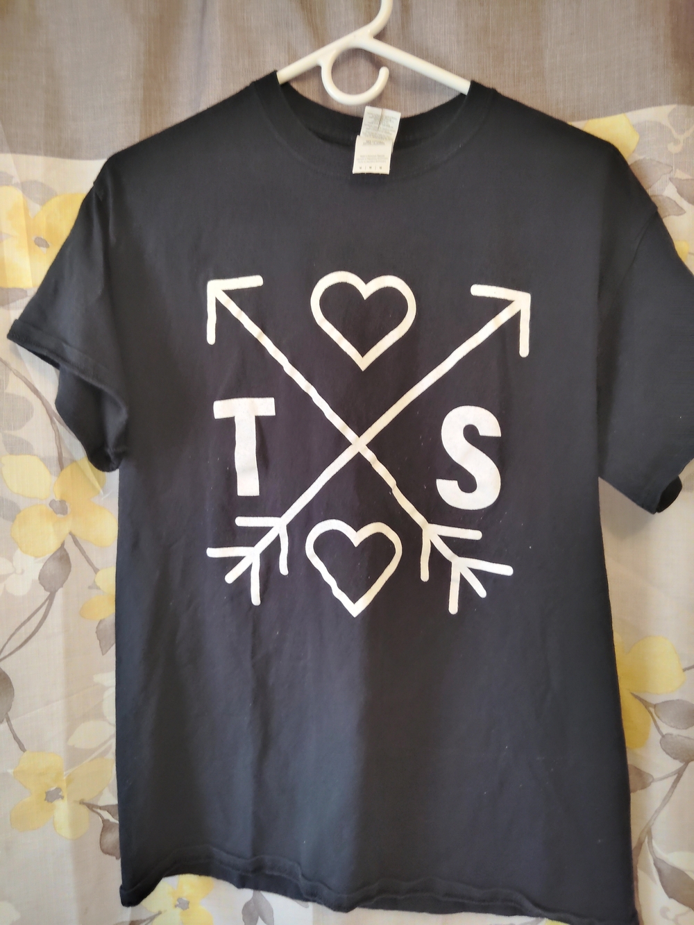 Taylor Swift 2018 Reputation Stadium Tour Black T-shirt Size Medium Gildan